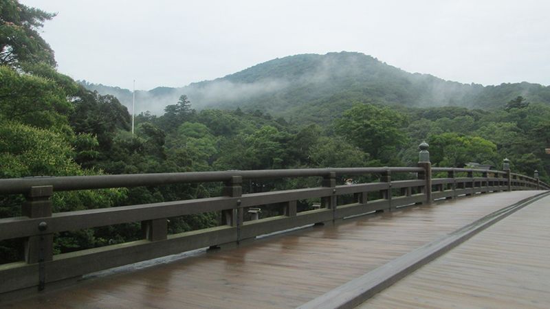 cầu Uji với kiến trúc cổ xưa nối cổng Torii cầu Uji với kiến trúc cổ xưa nối cổng Torii